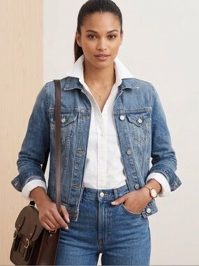 Vintage 2001 GAP Icon Denim Trucker Jacket in Indigo